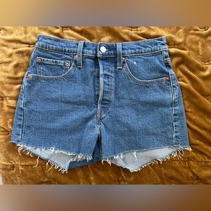 Levi’s NWT 26 - 501 high rise shorts